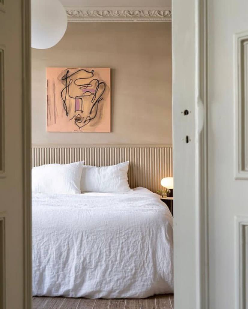 Camera da letto con pannelli parete ORAC e LED